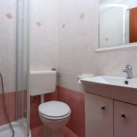 Guest house Apartments And Rooms With Parking Space Vrbnik, Krk - 5299 Vrbnik (Primorje-Gorski Kotar)