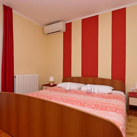 Apartments And Rooms With Parking Space Vrbnik, Krk - 5299