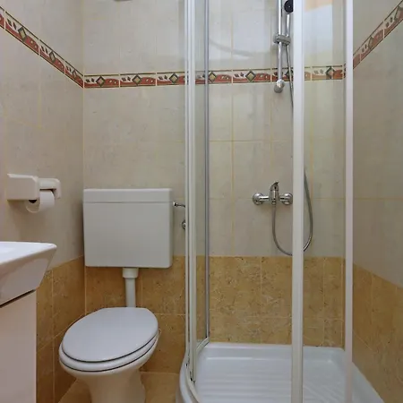 Apartments And Rooms With Parking Space Vrbnik, Krk - 5299 Guest house Vrbnik (Primorje-Gorski Kotar)