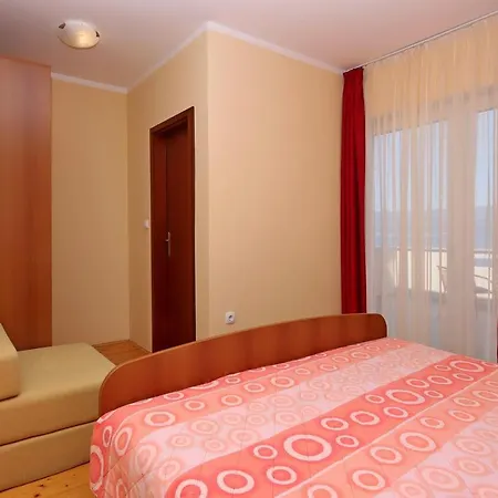 Apartments And Rooms With Parking Space Vrbnik - Krk - 5299 3*