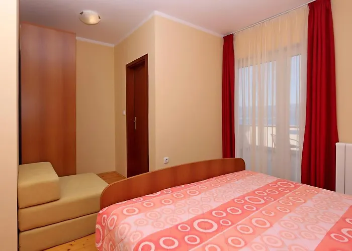 Apartments And Rooms With Parking Space Vrbnik - Krk - 5299 3*