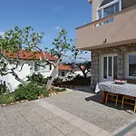 Gasthuis And With Parking Space - Krk - 5299 Vrbnik (Primorje-Gorski Kotar)