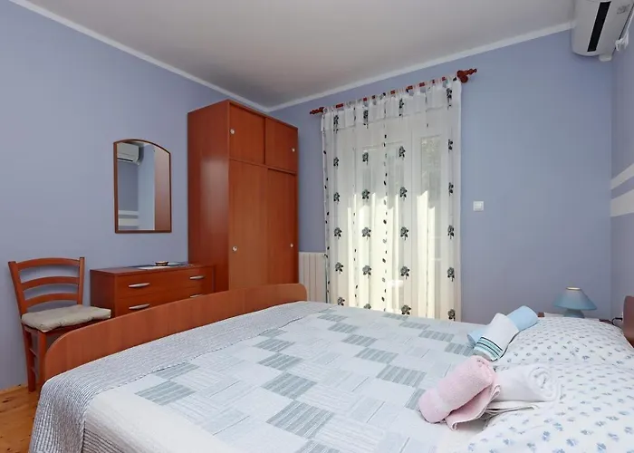 Гостевой дом And With Parking Space - Krk - 5299 Врбник